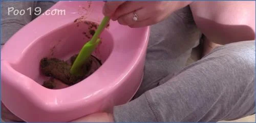 MilanaSmelly Dominates in FullHD Scat Fetish Scene – Scat-Slaves poster