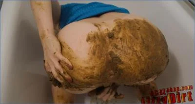 LizzyDirt Shits and Smears in Ultra-Close-Up Solo Defecation - scat porn video at Scat-Fetish.com