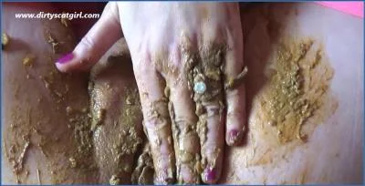 Dirtyscatgirl aka Victoria Smears Shit on Nylon and Takes Her Scat - scat porn video at Scat-Fetish.com