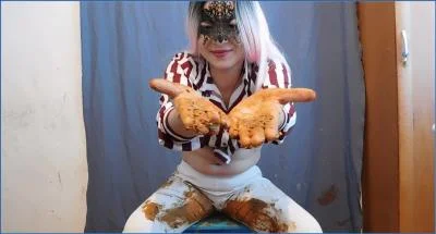 Mia Milkovich Explores Leggings Fetish with Pissing and Farting in Russian Scat - scat porn video at Scat-Fetish.com