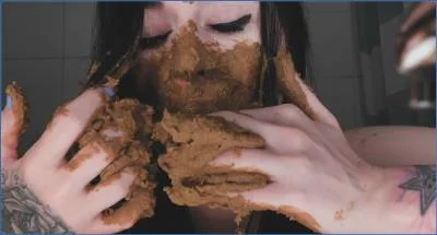 Play With Her Own Poo by DirtyBetty Featuring Smearing and Pissing Fetish - related scat video at Scat-Fetish