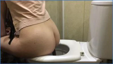Alice Top aka Markovna's Anus Gets Wide Open in Authentic USA Action - scat porn video at Scat-Fetish.com