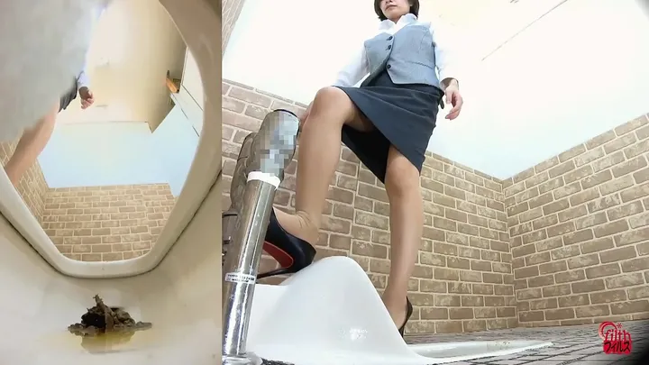 Heavy Poops Clog the Old Japanese Toilet Bowl - Japanese Scat Video - scat porn video at Scat-Fetish.com